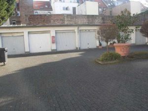 Blicksitation Hoffläche und Garagenbebauung